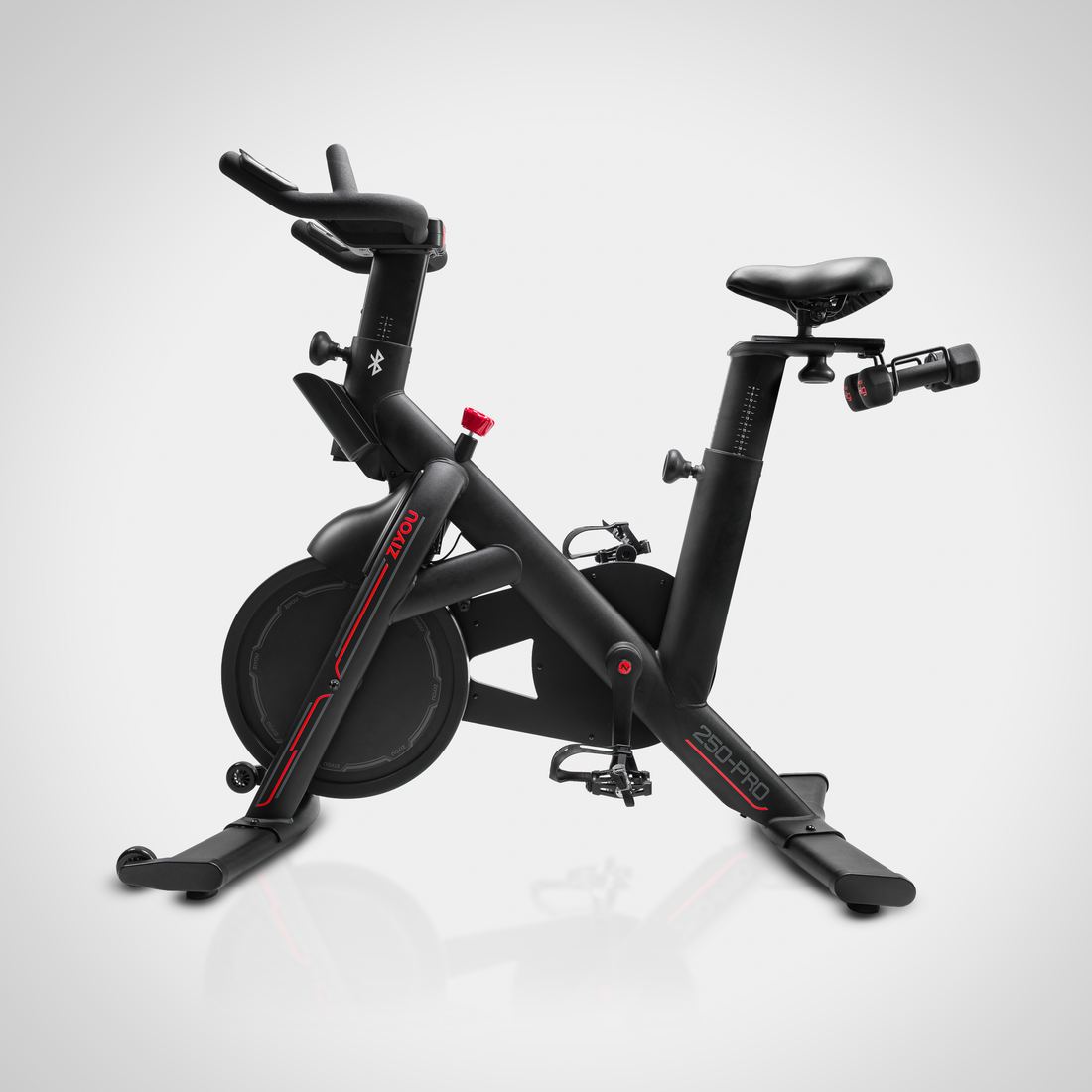 Bike de spinning ZiYou 250-PRO completa em vista lateral, com base estabilizadora